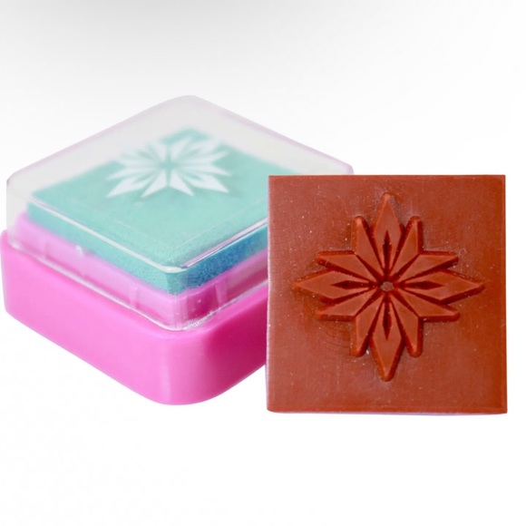 NEW Disney Frozen 2 Girls Sequin Diary Gift Set Fuzzy Pen Stickers Stamp & Glue - Picture 3 of 5